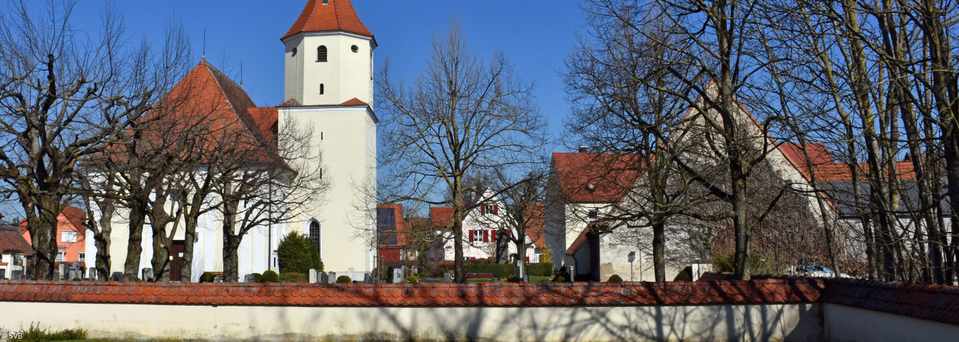 St. Gallus mit Friedhof vom Goldbach aus